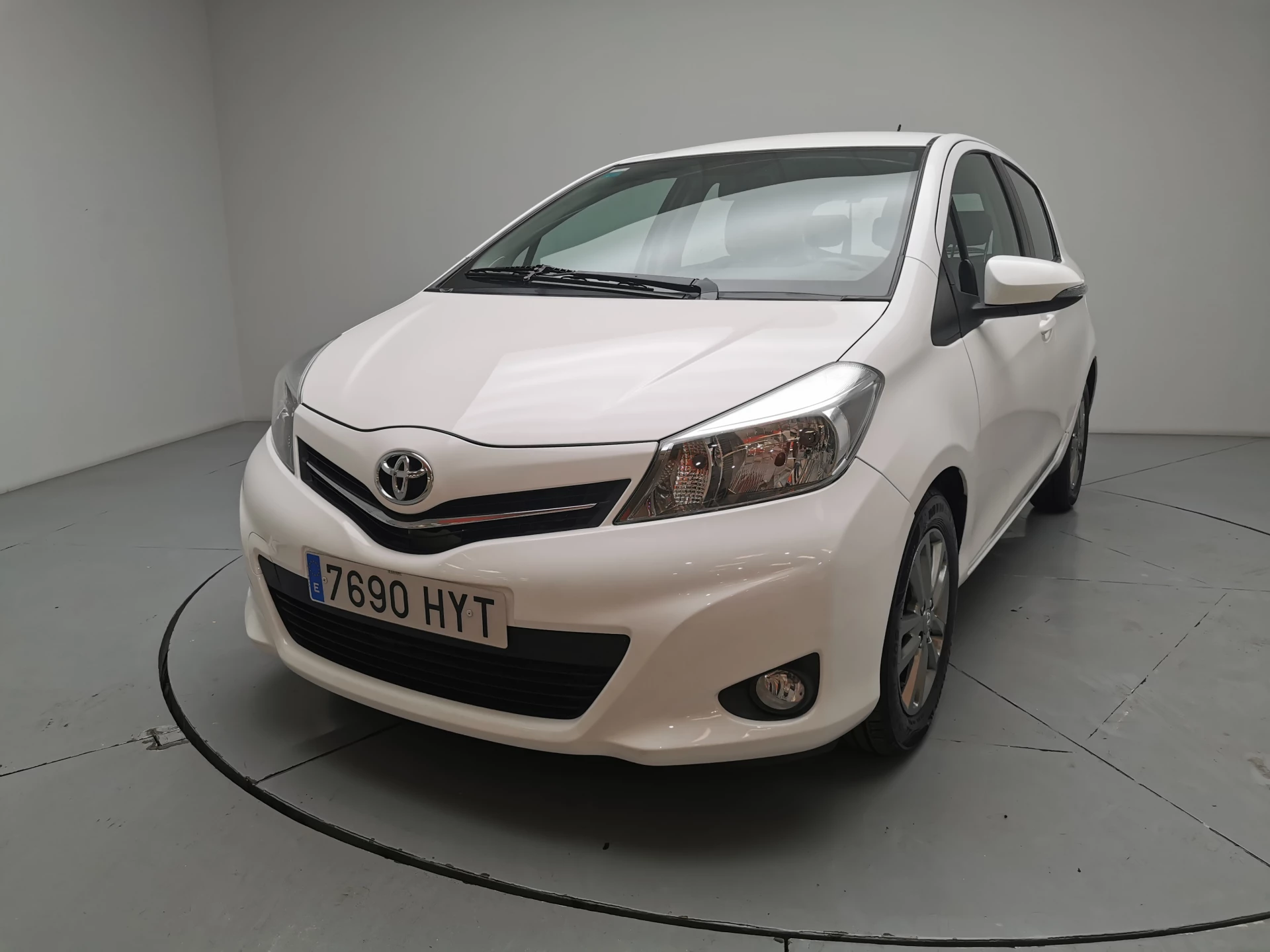 vehicle-main-image