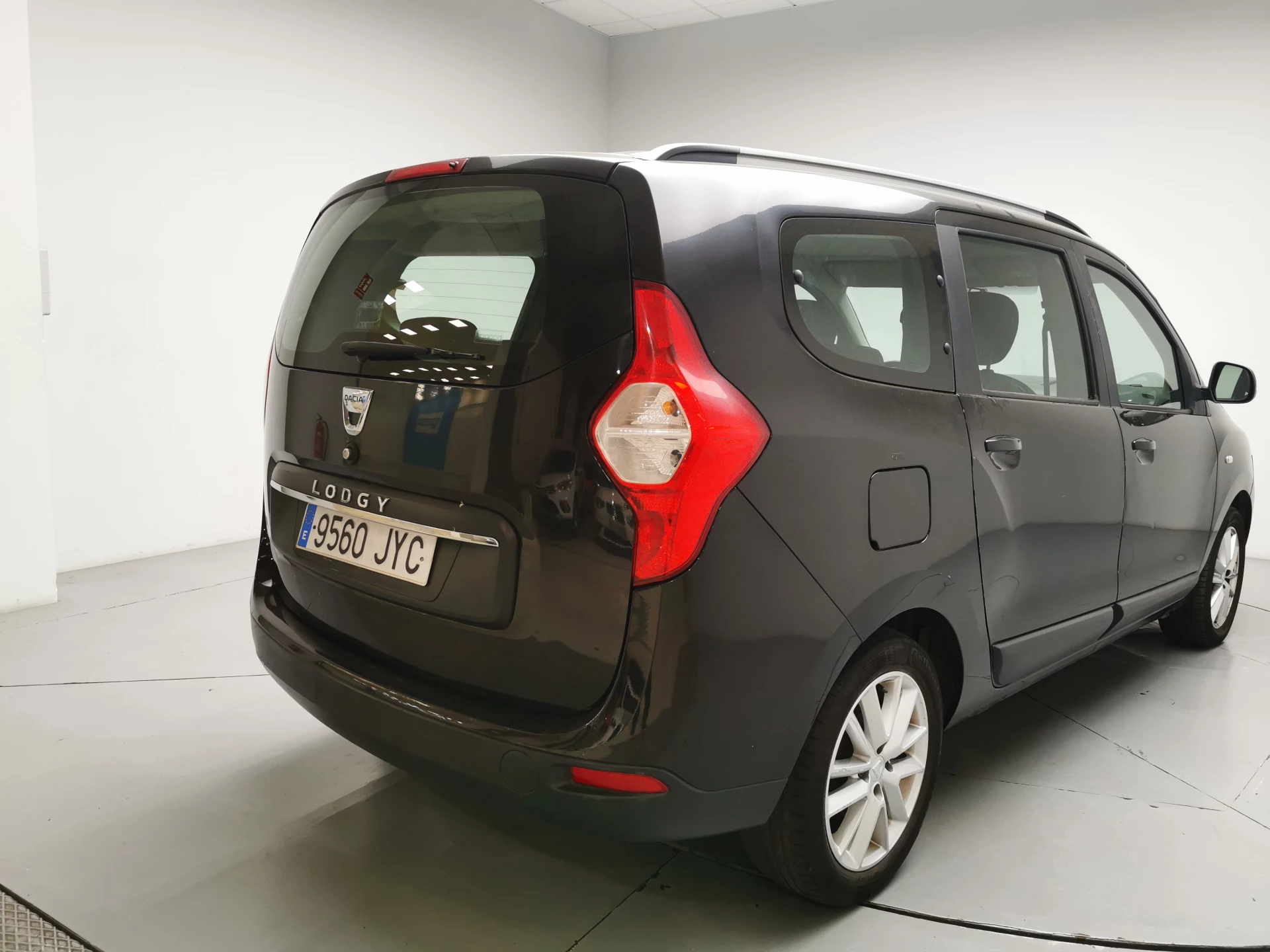 vehicle-main-image