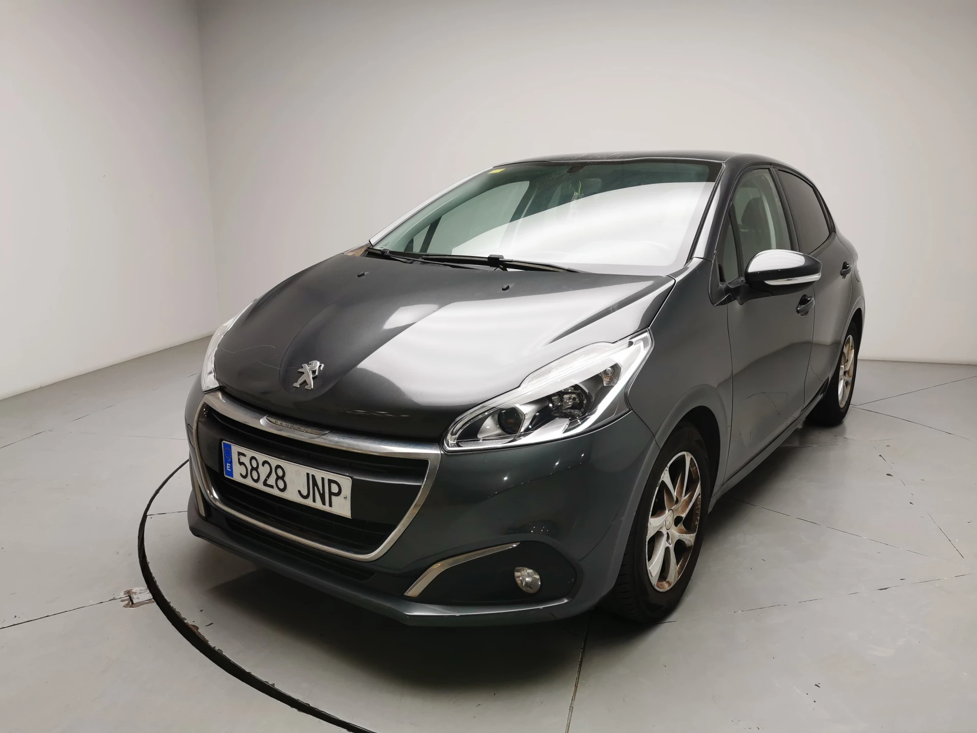 vehicle-main-image